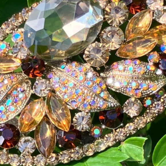 AURORA BOREALIS CRYSTALS AND LARGE AMBER CRYSTAL NAVETTES BROOCH /PENDANT - Picture 4 of 13